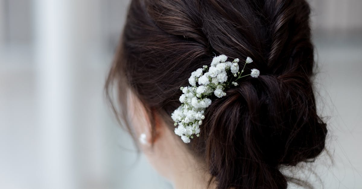 Sophisticated Half-Up Half-Down Hairstyles for Classic Weddings